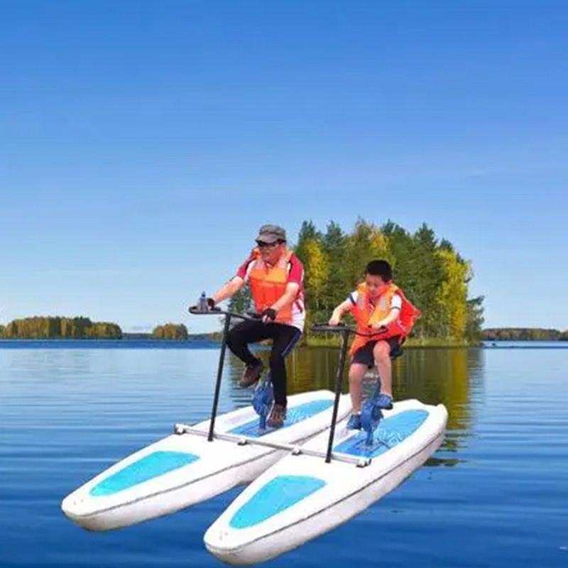Vélo aquatique à pédales à deux sièges